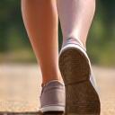 편안한 신발을 신고 있는 발 일러스트